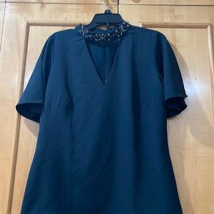 Gently used 10 petite Ann Taylor charcoal gray with a appliquéd collar🍀🍀